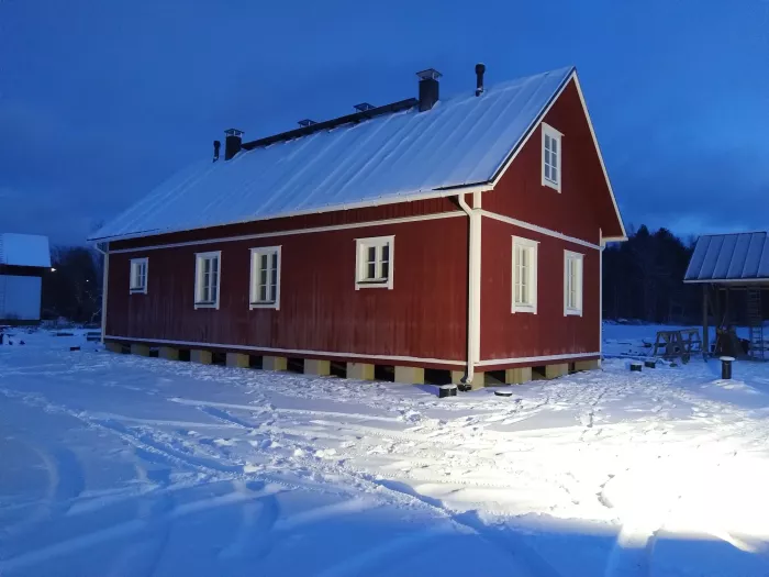 Torppa Rautajärven Torppakylässä talvella
